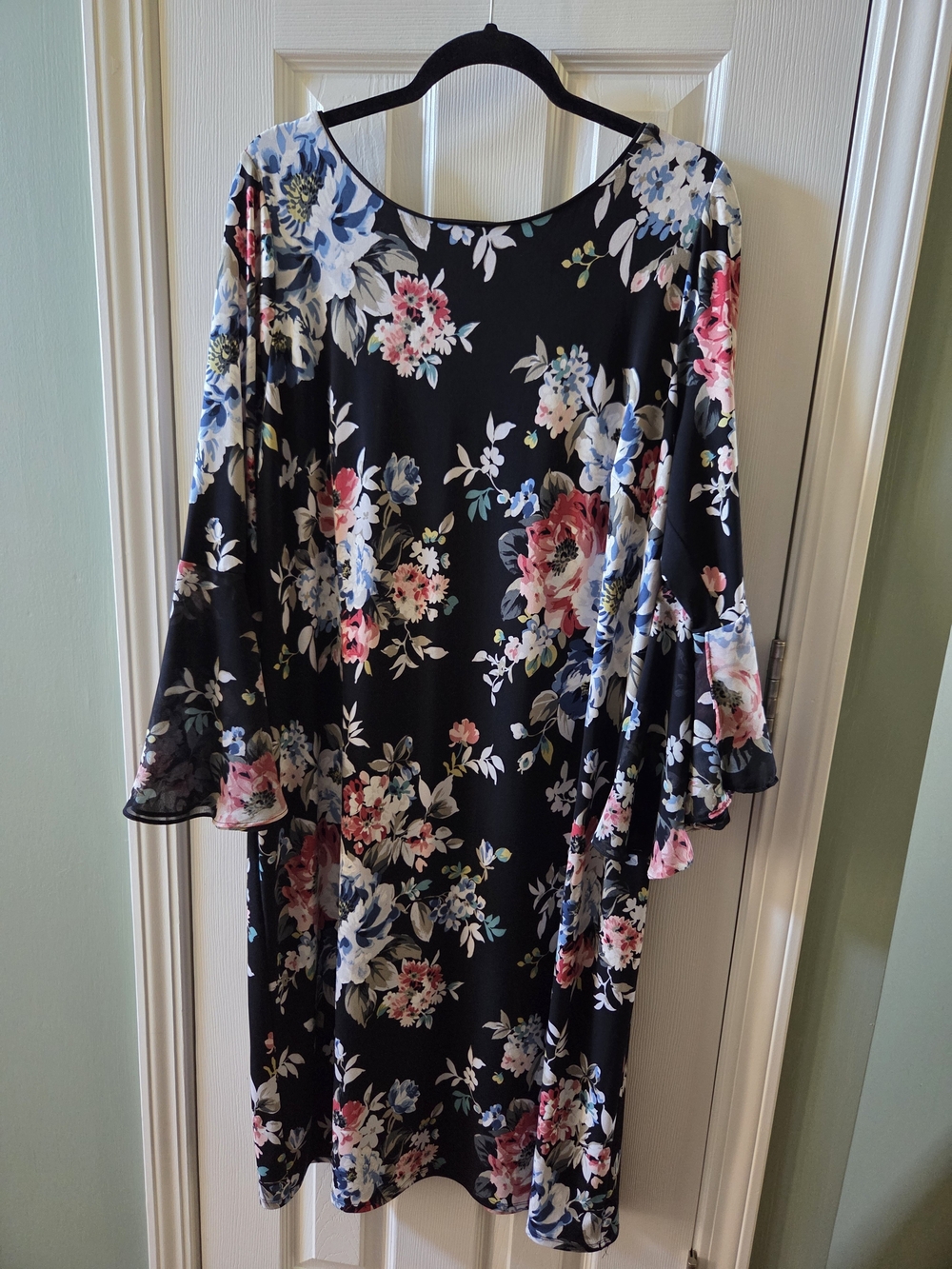 White House Black Market Black Floral Long Sleeve Shift Dress